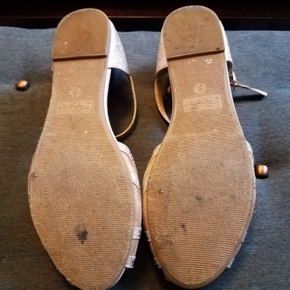 Forever Bella T-Strap Flats - Picture 5 of 5